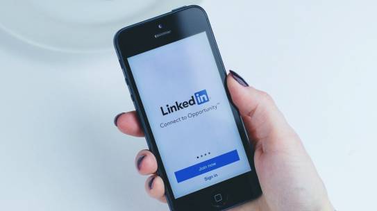Increased command over comments for LinkedIn users